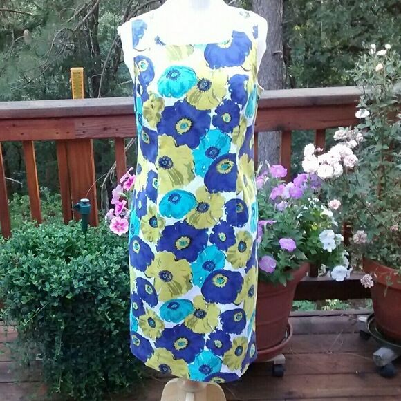 Pretty Floral Dress - Picture 1 of 5